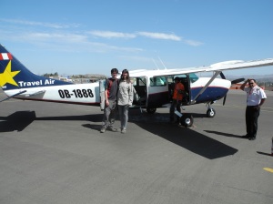 Ein kleine einmotorige Cessna bringt uns nach oben....